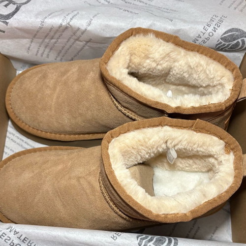 UGG Mini Platform Boots new, chestnut