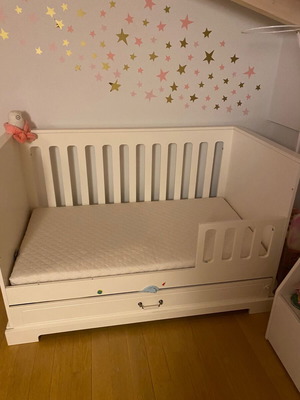 Children's cot and mattress like new