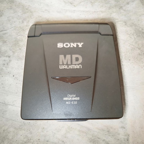 Sony MZ-E32 MiniDisc Player, portable MD Walkman, matte black, mega bass
