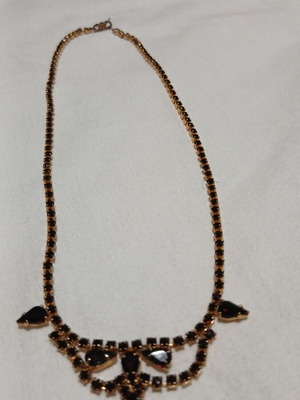 Vintage Choker Necklace with Deep Red Crystals like new