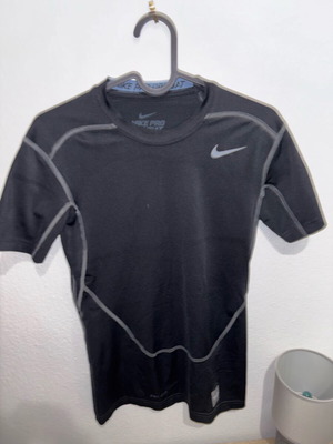 Nike compressor used, size small, black