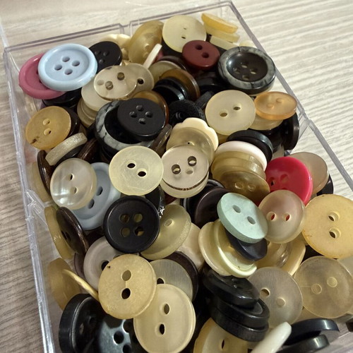 Buttons small, like new, set of 3 boxes