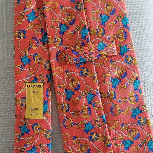 Leonard Paris Vintage silk tie like new, design Nº76