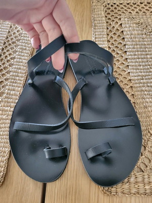 Σανδάλια δερμάτινα καινούργια μαύρα νούμερο 37