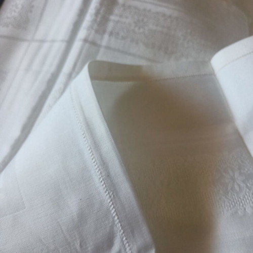 Linen tablecloth with napkins for 12 people, new, white fabric matouk