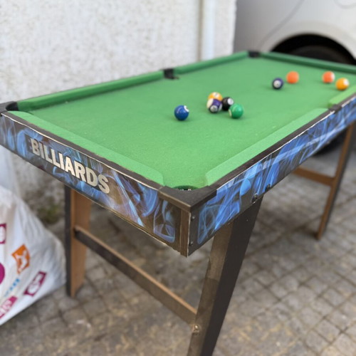 Mini Billiard Table like new, perfect for kids and family fun