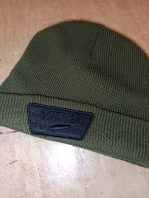 Vans knit cap like new, black and green