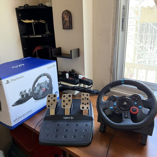 Logitech G29 Driving Force racing wheel