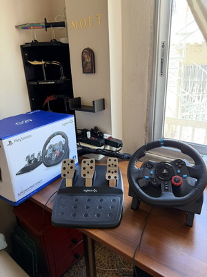 Logitech G29 Driving Force racing wheel