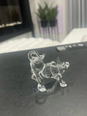 Glass bull miniature like new