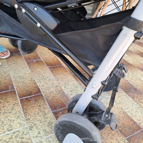 Chicco summer stroller with 5-point harness and reclining back