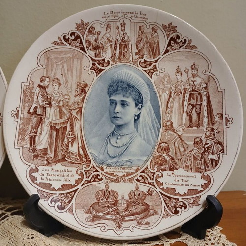 Set of 2 used Sarreguemines decorative plates with portraits of Nicholas II and Alexandra