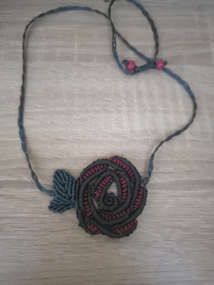 Macrame rose necklace new