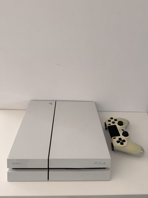 PlayStation 4 console 500GB with controller