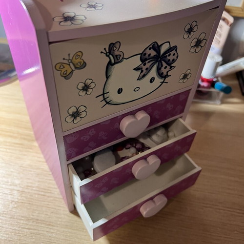 Sanrio Hello Kitty Jewelry Box like new, pink with mirror
