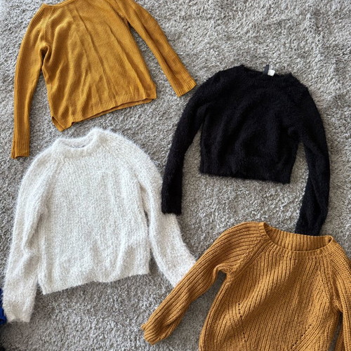 Sweater set like new, size S, black and mustard