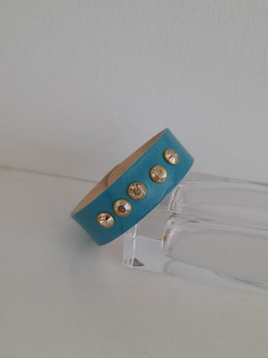 Leather bracelet with gold studs and crystals turquoise, new