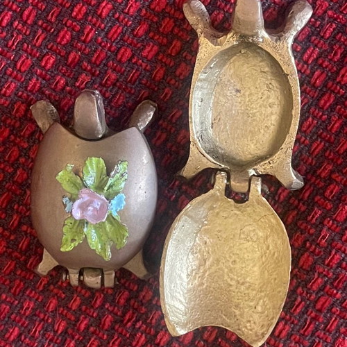 Antique decorative brass turtles set of 2, like new