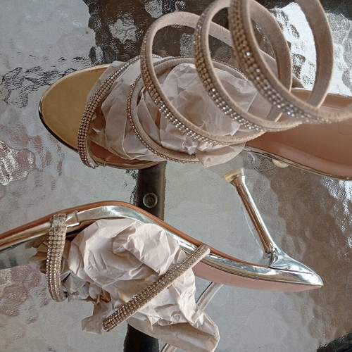Sandals size 40 new, platform style