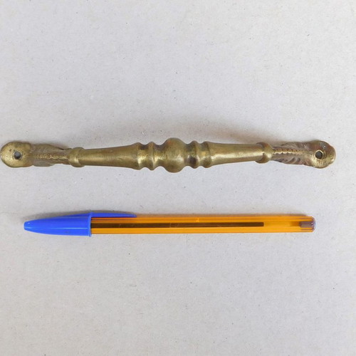 Bronze handle with embossed plant motifs 17.5 cm long