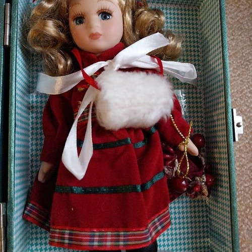 Victoria porcelain doll like new, limited edition with certificate