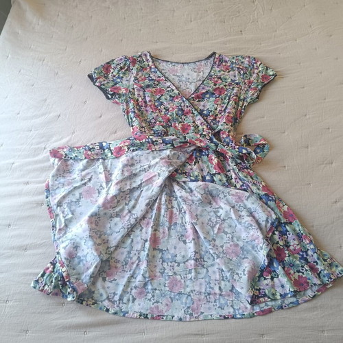 Wrap dress floral with belt and lace, like new, size small