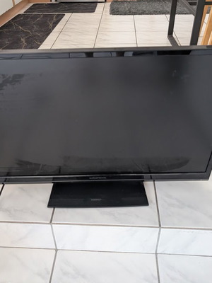 Grundig 32" TV like new with HDMI and multiple connections