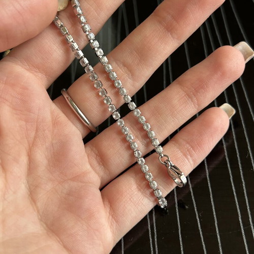 Steel tennis bracelet like new, silver color