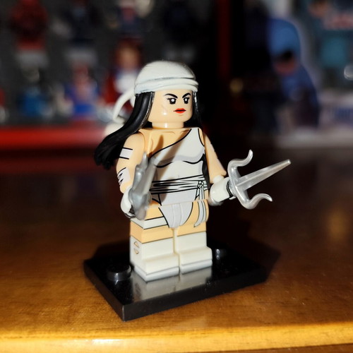 Elektra Natchios White Suit minifigure like new with accessories