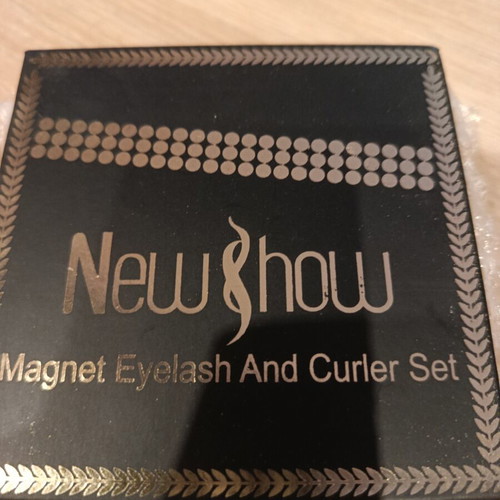 Magnetic Eyelashes and Eyelash Curler like new, reusable fiber