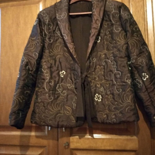Brown matelassé/brocade jacket like new with tie closure