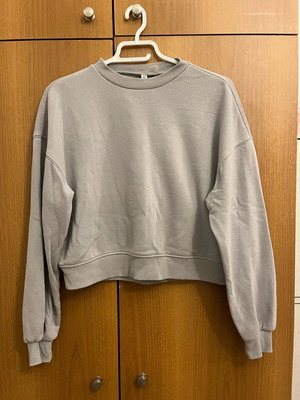 Gray cropped sweatshirt H&M like new, size XS