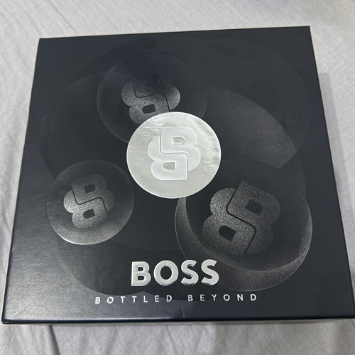 Boss Bottled Beyond gift set with Eau de Parfum 50 ml and shower gel new