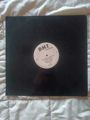 12" vinyl record like new, Jonni Angel - I Know What Love Looks Like