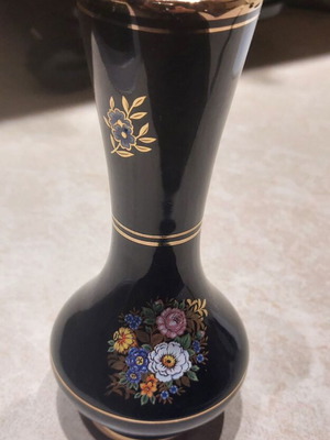 Vintage vase and ashtray set with 24K gold like new