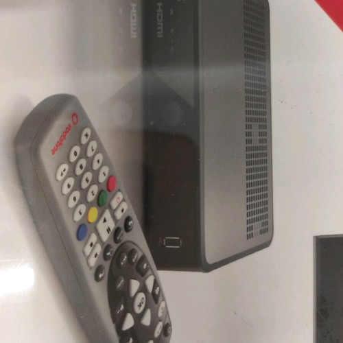 Vodafone TV decoder like new, package