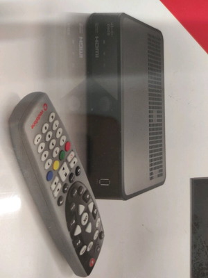 Vodafone TV decoder like new, package