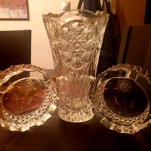 Vintage crystal vase set and 2 ashtrays with etched rose like new