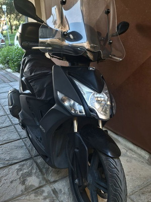 Kymco Agility 200 scooter used with top case and fairing