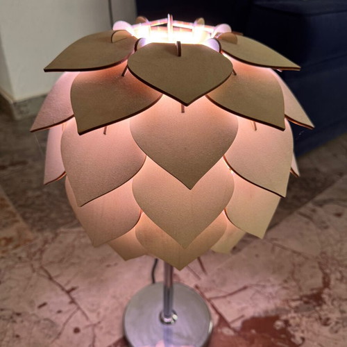 Wooden table lamp like new with color changing feature