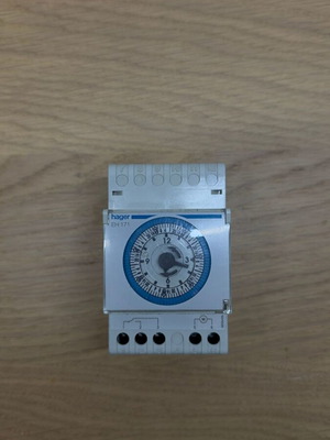 Analog timer HAGER EH171 like new