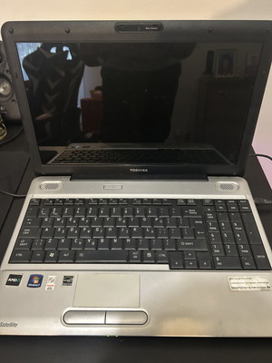 Toshiba Satellite L500D L550D laptop μεταχειρισμένο για ανταλλακτικά με φορτιστή