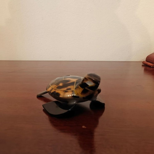 Decorative small turtle like new