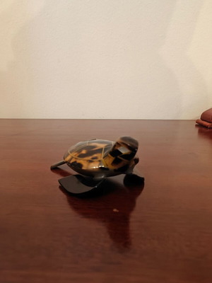 Decorative small turtle like new