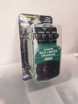 Behringer BLE100 πετάλι Bass Limiter Enhancer