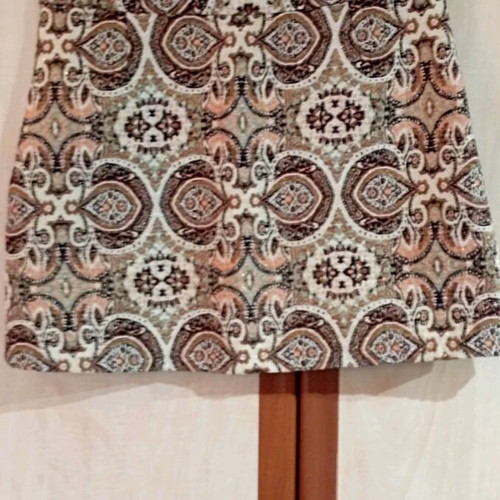 Pull & Bear medium skirt like new with pattern and gold details