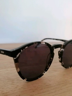 KOMONO SUNGLASSES BLACK TORTOISE