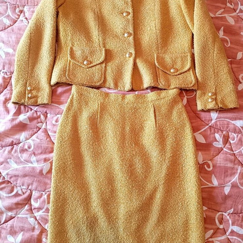 Vintage Camelot tweed/bouclé suit set used, yellow/gold