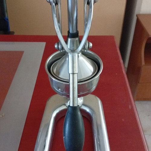 Professional heavy-duty juicer like new