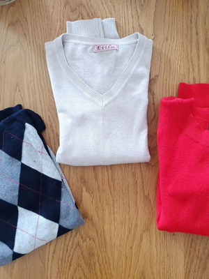 Cotton sweaters used, pack of 3, sizes small and x-small
